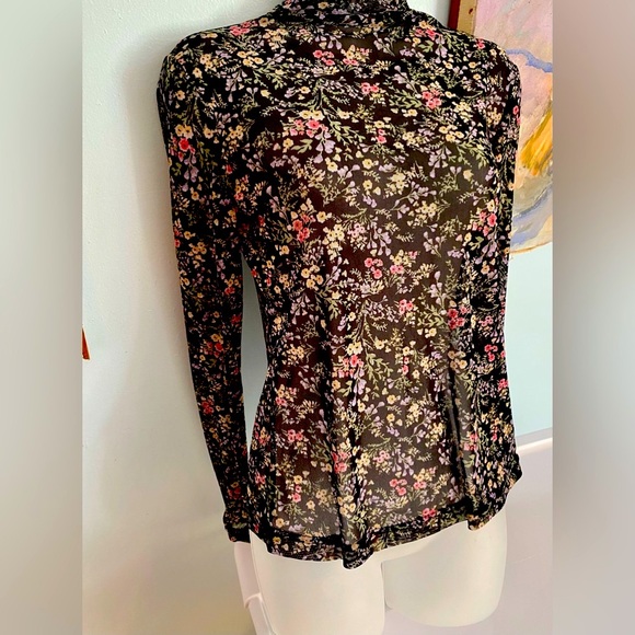 Beautiful, sheer nylon top! Black with floral design, size medium, very … - Picture 1 of 5